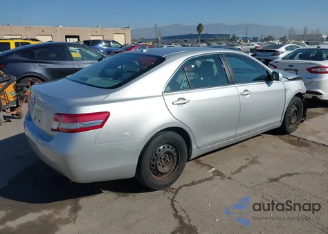 2011 Toyota Camry z USA, uszkodzony, nr VIN 4T1BF3EK0BU118527
